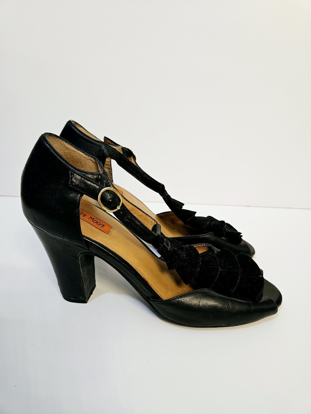 Miz Mooz Sailor Black Leather Pumps Size 8.5 Ruffle T Strap Vintage Inspired EUC
